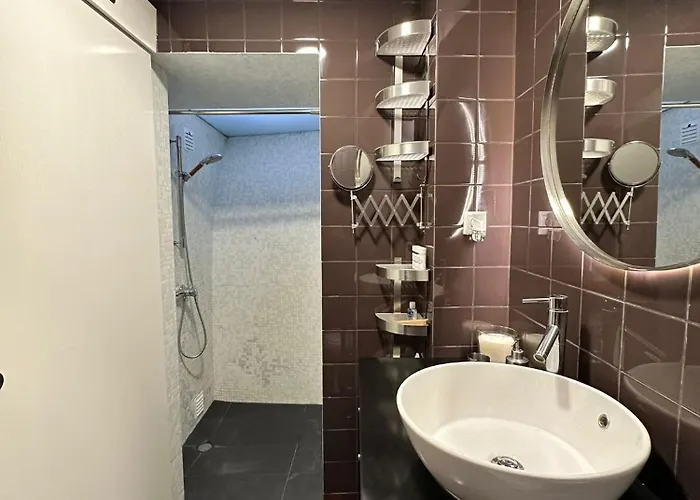 Acolhedor No Centro Da Cidade, Com Patio Privado. *