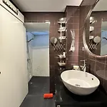 Acolhedor No Centro Da Cidade, Com Patio Privado. *