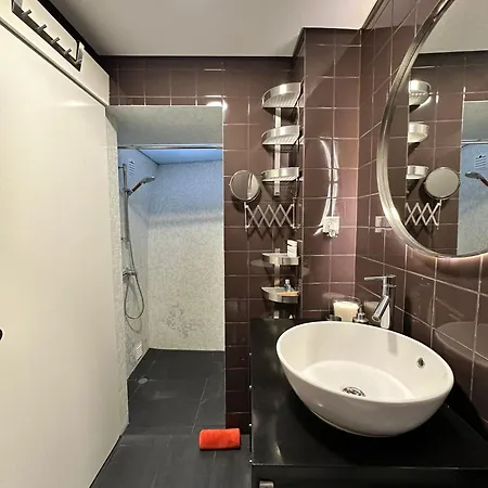 Acolhedor No Centro Da Cidade, Com Patio Privado. *