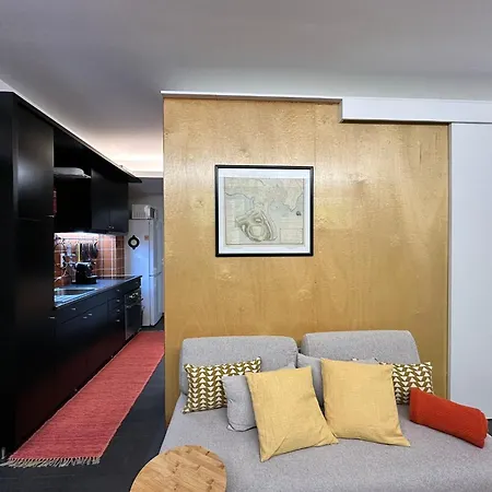 Acolhedor No Centro Da Cidade, Com Patio Privado.