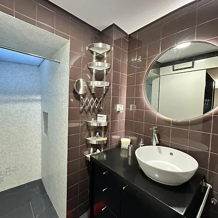 Acolhedor No Centro Da Cidade, Com Patio Privado. Apartamento Angra do Heroísmo