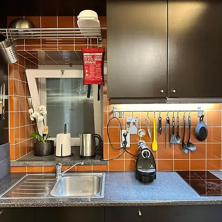 Acolhedor No Centro Da Cidade, Com Patio Privado. 英雄港